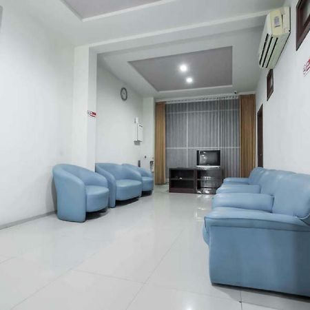 Reddoorz @ Panglima Sudirman Hotel Surabaya Buitenkant foto