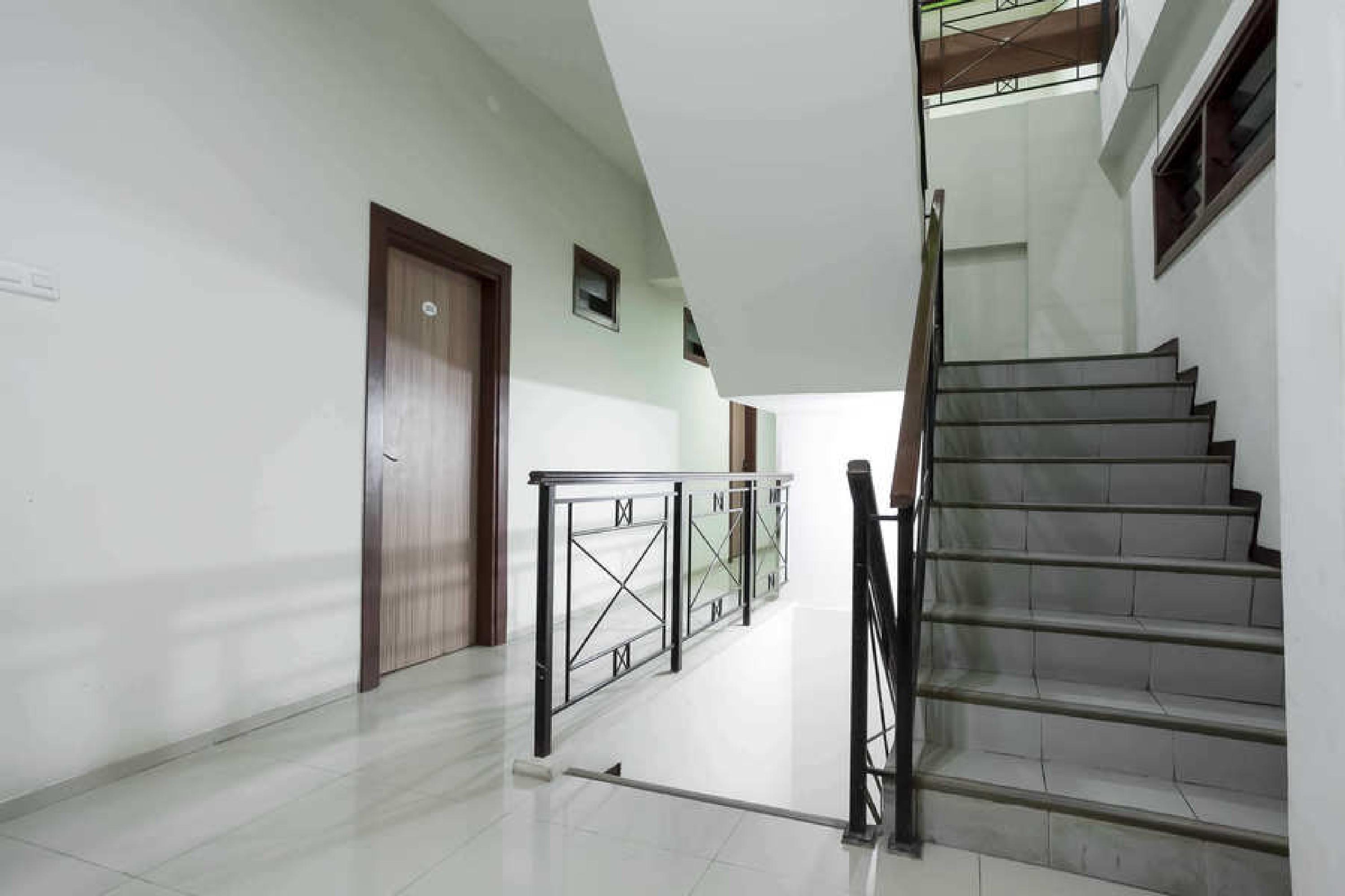 Reddoorz @ Panglima Sudirman Hotel Surabaya Buitenkant foto