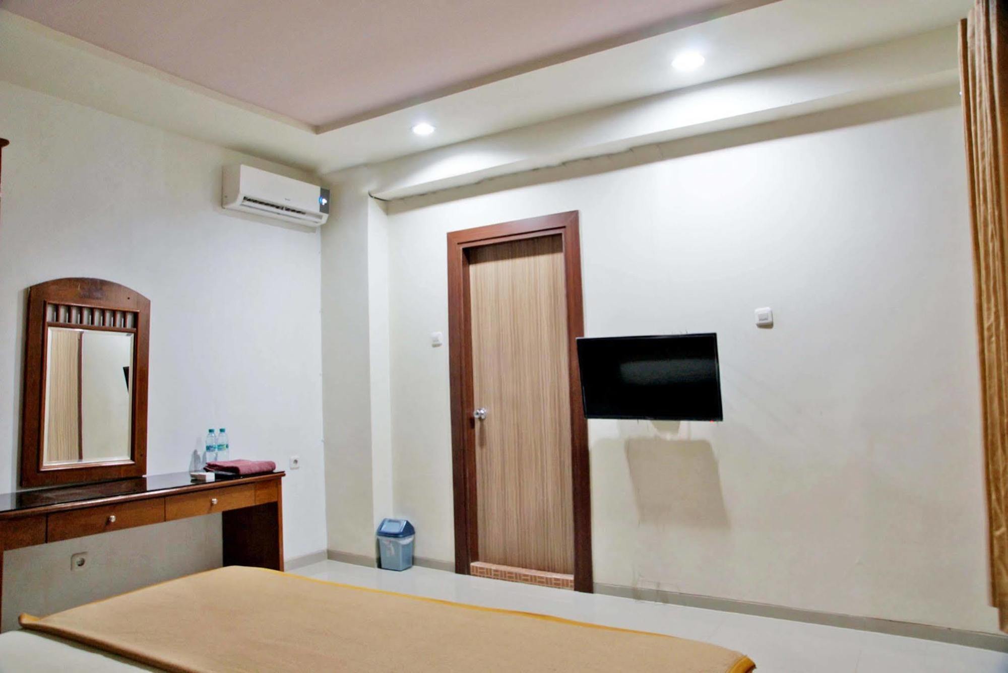 Reddoorz @ Panglima Sudirman Hotel Surabaya Buitenkant foto