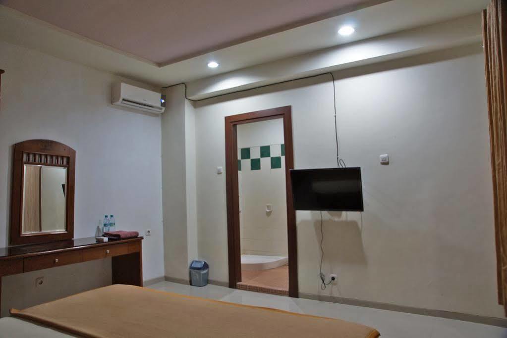 Reddoorz @ Panglima Sudirman Hotel Surabaya Buitenkant foto