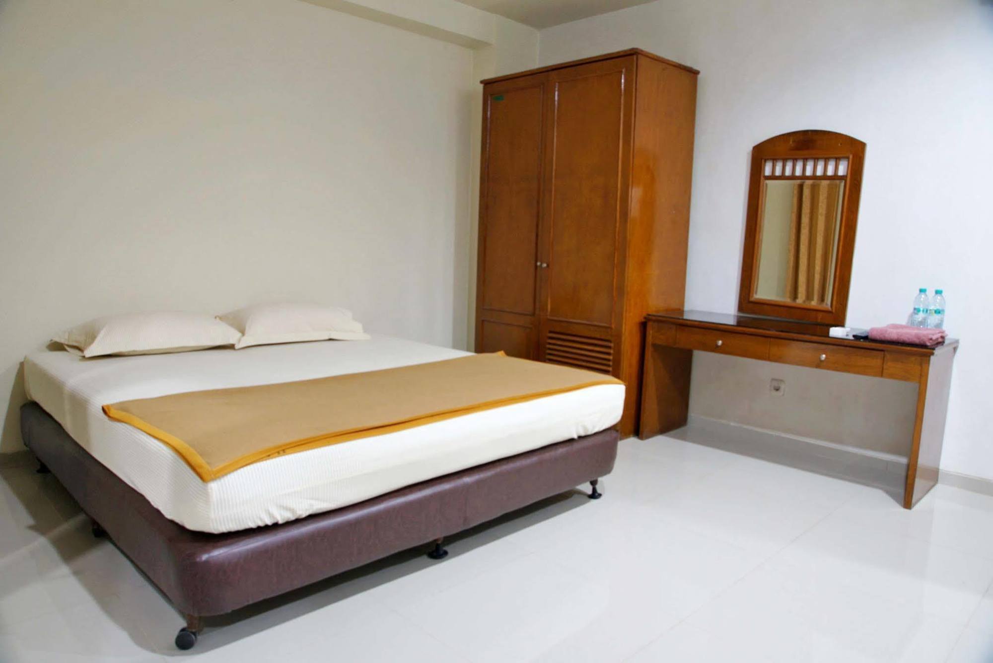 Reddoorz @ Panglima Sudirman Hotel Surabaya Buitenkant foto