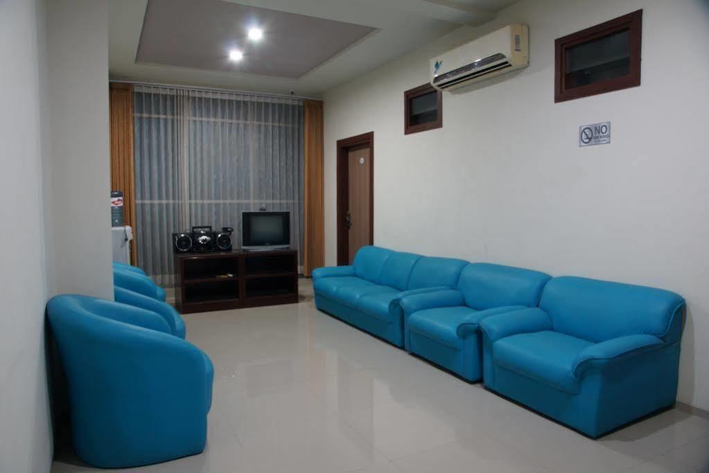 Reddoorz @ Panglima Sudirman Hotel Surabaya Buitenkant foto