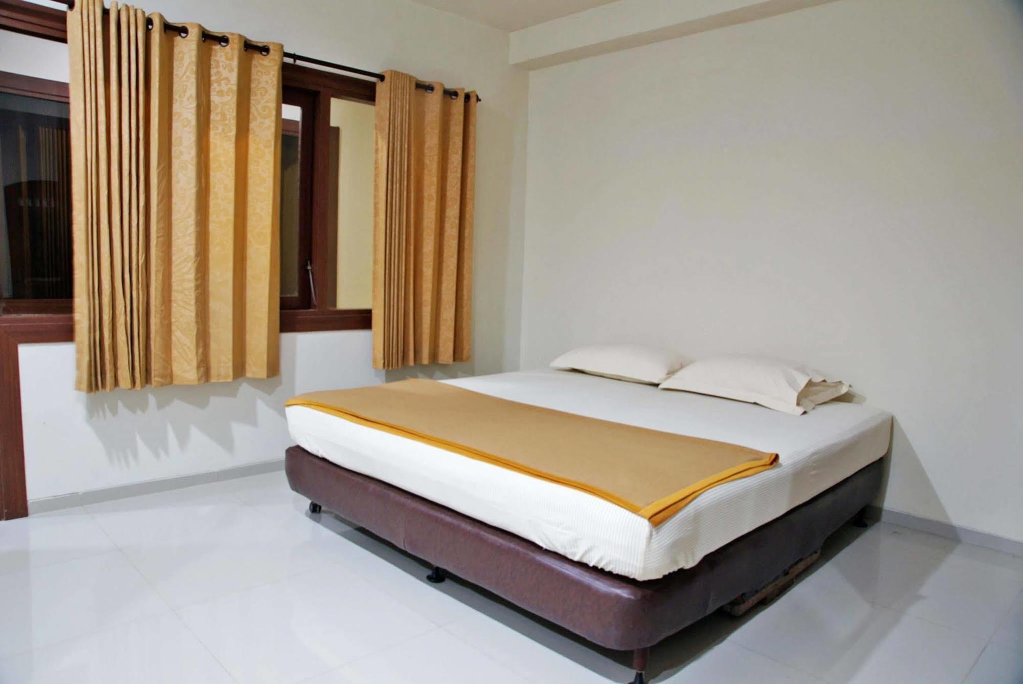 Reddoorz @ Panglima Sudirman Hotel Surabaya Buitenkant foto