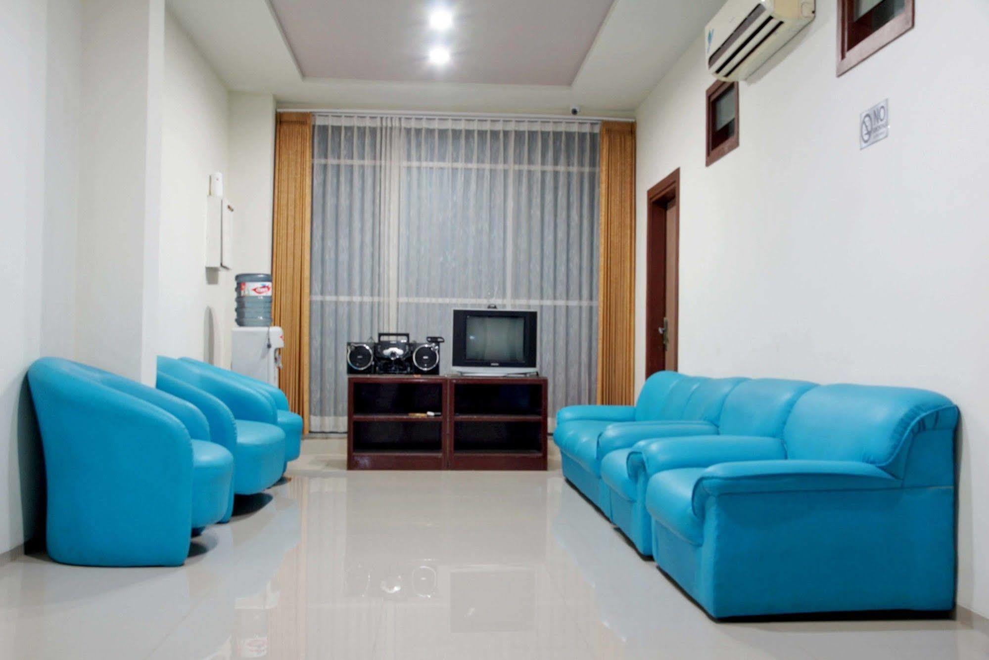Reddoorz @ Panglima Sudirman Hotel Surabaya Buitenkant foto