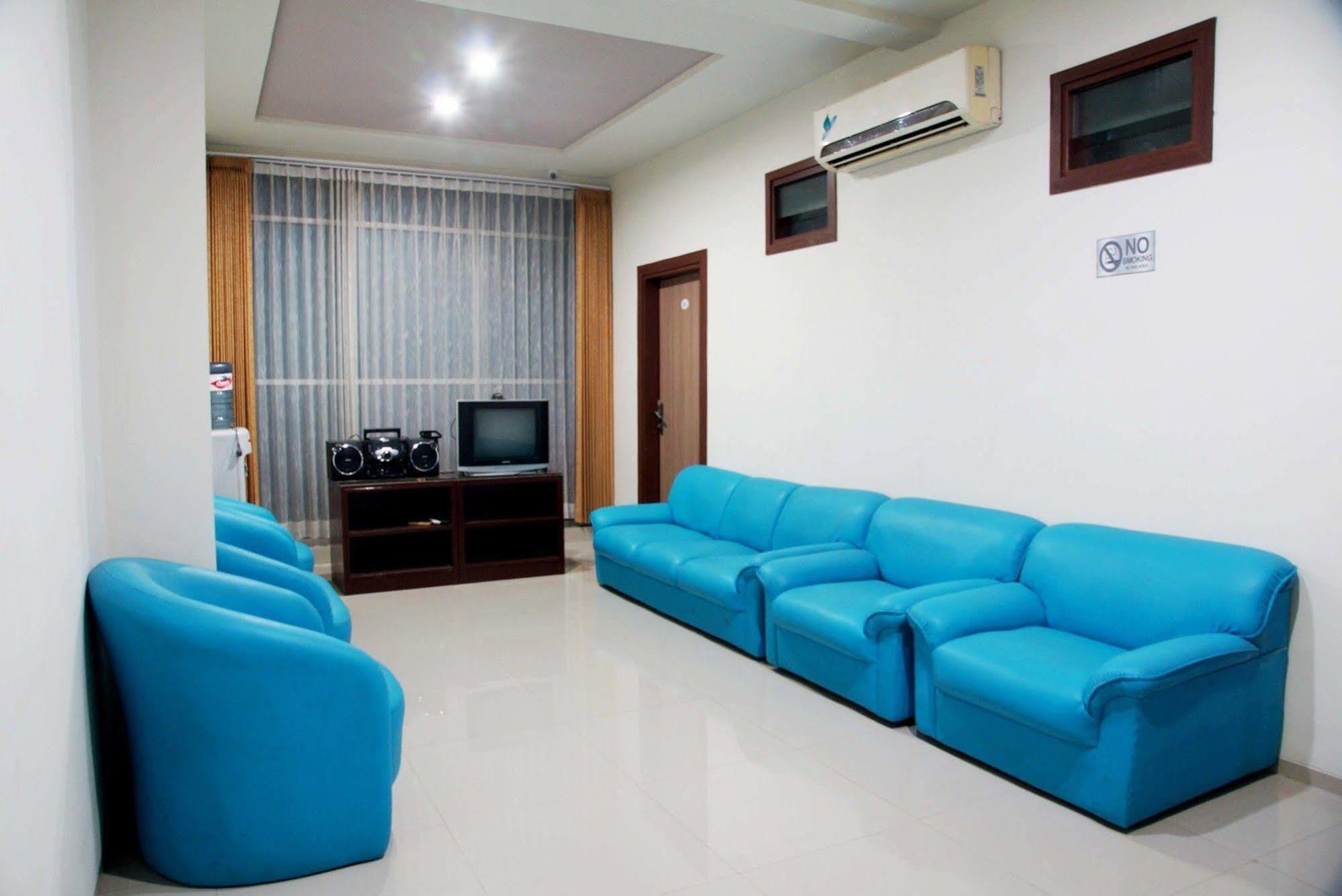 Reddoorz @ Panglima Sudirman Hotel Surabaya Buitenkant foto