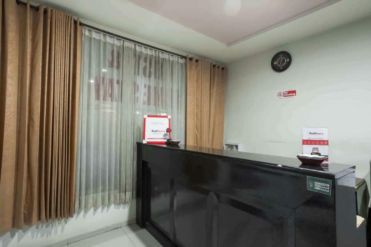 Reddoorz @ Panglima Sudirman Hotel Surabaya Buitenkant foto